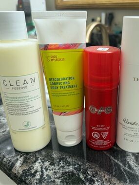 TRULY Red Makeup Dissolving Mist & Multicolor Body Treatment Set